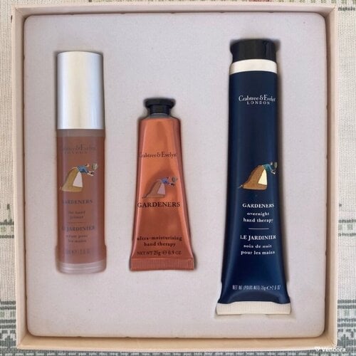 Περισσότερες πληροφορίες για "Crabtree and Evelyn Gardeners premium kit"