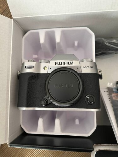 Περισσότερες πληροφορίες για "Fujifilm X -T50 silver (body only)"