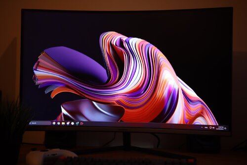 Περισσότερες πληροφορίες για "Samsung VA Curved Monitor 32" 4K"