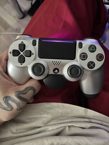 Περισσότερες πληροφορίες για "PS4 controller ασημι γνήσιο+ attachment Sony PlayStation"