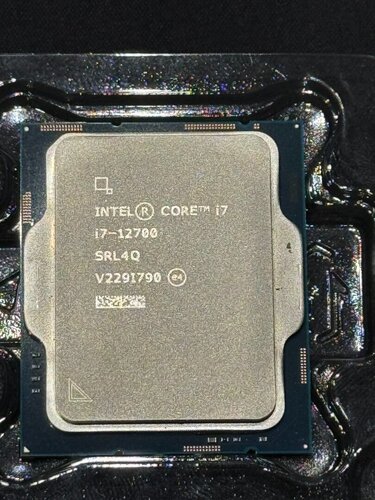 Περισσότερες πληροφορίες για "Intel Core i7-12700 2.1GHz Επεξεργαστής 12 Πυρήνων για Socket 1700 με Ψύκτρα"