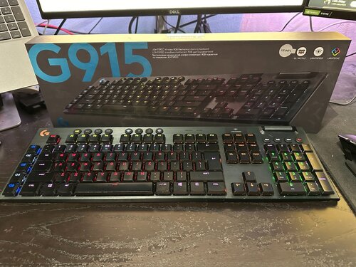 Περισσότερες πληροφορίες για "Logitech G915 LIGHTSPEED Wireless RGB Mechanical Gaming Keyboard"