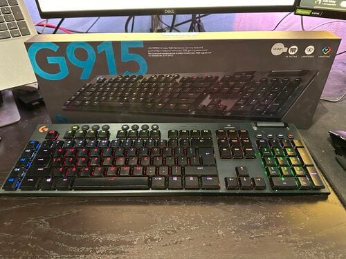 Περισσότερες πληροφορίες για "Logitech G915 LIGHTSPEED Wireless RGB Mechanical Gaming Keyboard"