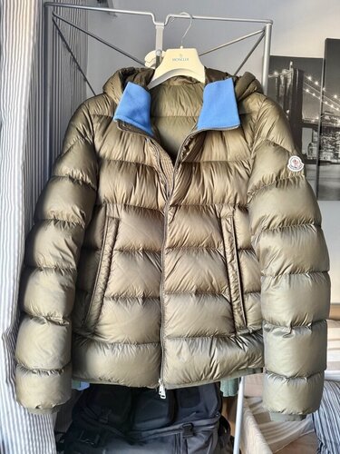 Περισσότερες πληροφορίες για "Moncler Khaki"