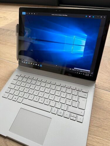 Περισσότερες πληροφορίες για "Πωλείται Surface book i7-6600U 13,5” , nvidia geforce dgpu με gddr5 1gb με στυλό και touch screen"