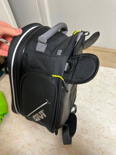 Περισσότερες πληροφορίες για "Tank Bag GIVI EA102b ( Μαγνητικό )"