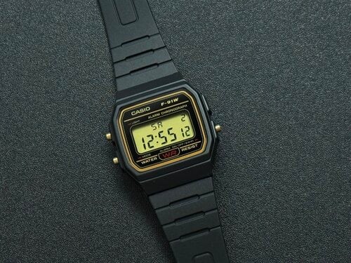 Περισσότερες πληροφορίες για "Casio jdm f91w gold & f84w"