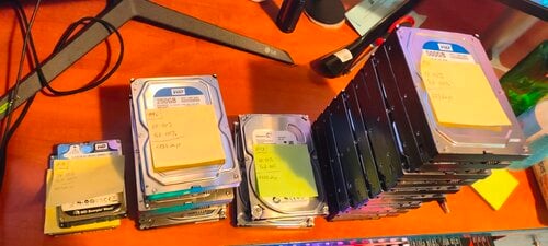 Περισσότερες πληροφορίες για "18x HDDs - 500GB/250GB"