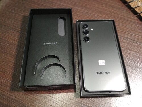 Περισσότερες πληροφορίες για "Samsung Galaxy S24 (Μαύρο/256 GB)"