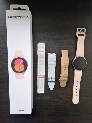 Περισσότερες πληροφορίες για "Samsung Galaxy Watch 5 40mm Pink Gold + Λουράκια"