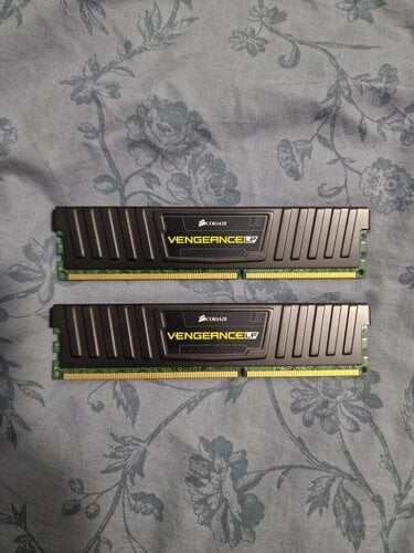 Περισσότερες πληροφορίες για "8GB RAM DDR3 Corsair Vengeance LP"