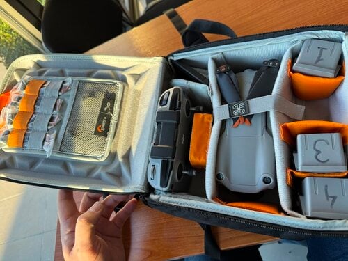 Περισσότερες πληροφορίες για "Air2s + 4 Batteries + LowePro"