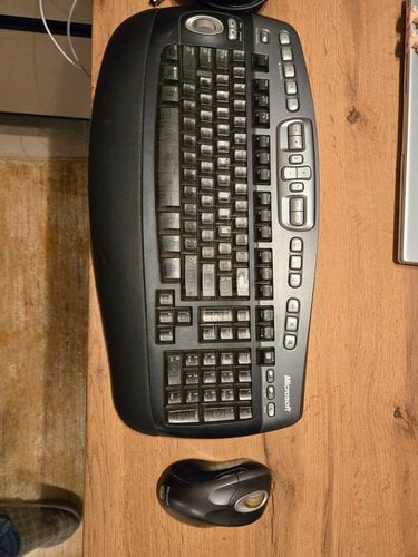 Περισσότερες πληροφορίες για "Microsoft wireless desktop elite keyboard  + wireless mouse"