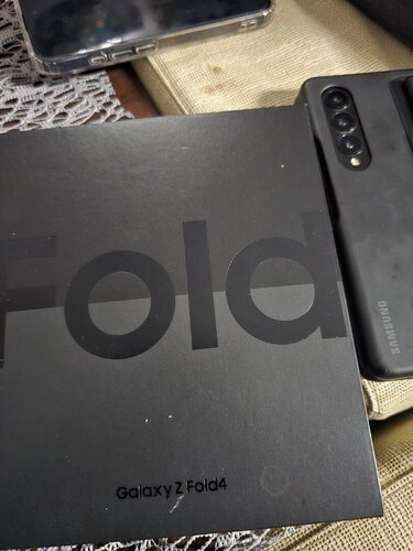 Περισσότερες πληροφορίες για "Samsung Galaxy Z Fold4 SM-F936UZAAXAA (Μαύρο/256 GB)"