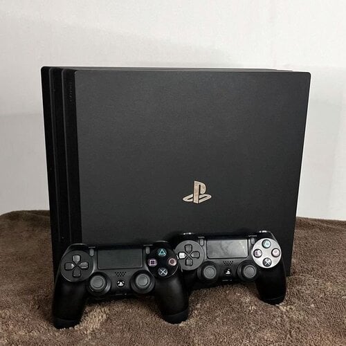 Περισσότερες πληροφορίες για "PlayStation 4 Pro + 2 Dualshock + Games"