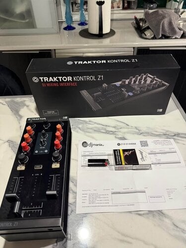 Περισσότερες πληροφορίες για "Native Instruments Traktor Kontrol Z1 & hard case !!!"