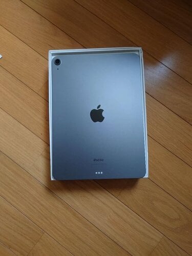 iPad Air m2 256gb Space Gray + θήκη ESR 700 €