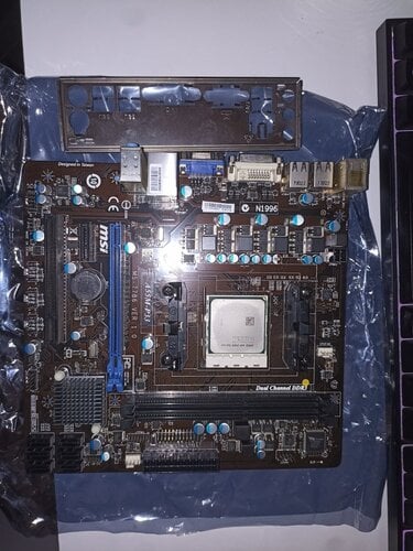 Περισσότερες πληροφορίες για "Cpu & Motherboard FM1 (A55M-P33 /AMD A4-3400)"