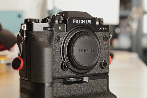 Περισσότερες πληροφορίες για "Fujifilm X-T4 μαζί με πλήρη εξοπλισμό"