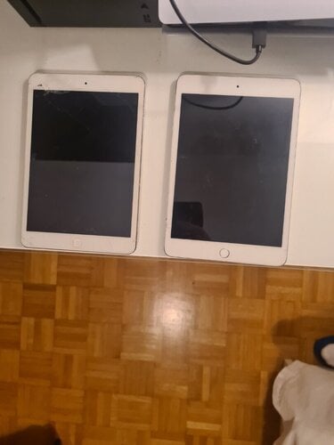 Περισσότερες πληροφορίες για "Δύο ipad"