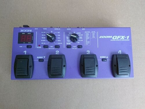 Περισσότερες πληροφορίες για "ZOOM GFX-1 GUITAR EFFECTS PROSCESSOR"