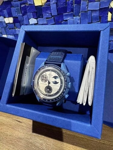 Περισσότερες πληροφορίες για "Swatch x Omega Moonswatch - Blue Moon Moonphase SO33N700 New"