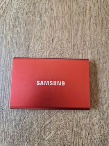 Περισσότερες πληροφορίες για "Samsung Portable SSD T7 USB 3.2 / USB-C 2TB 2.5" Metallic Red"