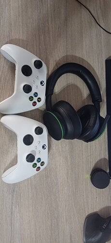 Περισσότερες πληροφορίες για "Xbox wireless controller + Xbox wireless headset"