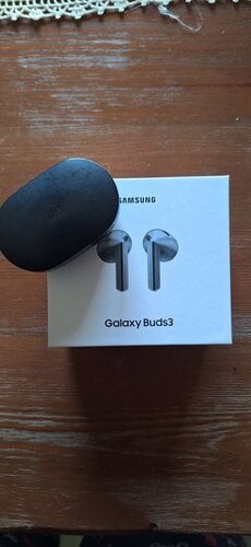 Περισσότερες πληροφορίες για "2 ζευγαρια :SAMSUNG galaxy buds3 ασημι + Xiaomi Mi True Wireless Earbuds Basic 2"