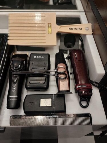 Περισσότερες πληροφορίες για "Full Professional Barber Kit / Πλήρες επαγγελματικό κιτ για κομμωτές / Panasonic , Kemei  ,Moser"