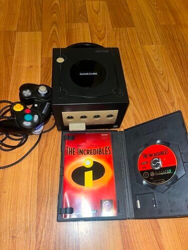 Περισσότερες πληροφορίες για "Nintendo GameCube(μαύρο) με το παιχνιδι The Incredibles-«πολύ καλή κατάσταση»"