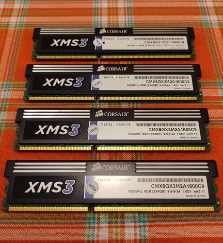 Περισσότερες πληροφορίες για "4x4GB DDR3 Corsair XMS3 CMX8GX3M2A1600C9 PC3-12800 1600MHz (XMP, CL9)"