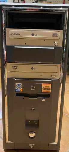 Περισσότερες πληροφορίες για "Retro Computer (Intel Pentium 4 & AGP Graphics Card)"