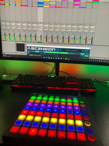 Περισσότερες πληροφορίες για "Novation LaunchPad MK 2 midi controller"