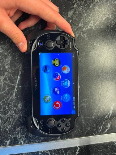 Περισσότερες πληροφορίες για "Ps vita PCH 1004"