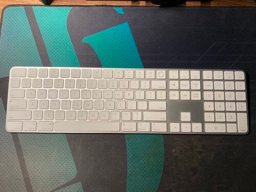 Apple Magic Keyboard US, Numeric Keypad, Touch ID A2520 EMC 3957