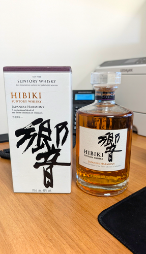 Περισσότερες πληροφορίες για "Suntory Distillery Ουίσκι Ιαπωνίας Blended Hibiki Japanese Harmony 43% 700ml"