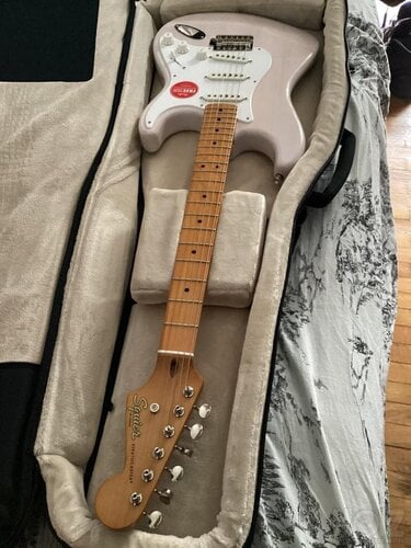 Περισσότερες πληροφορίες για "Fender Squier Classic Vibe 50s Stratocaster (white blonde)"