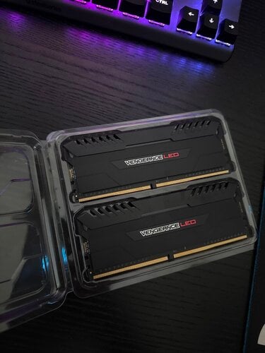 Περισσότερες πληροφορίες για "2χ8 gb vengeance corsair lpx ddr4"