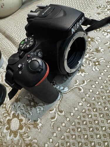 Περισσότερες πληροφορίες για "Nikon DSLR D5600 Crop Frame Kit (AF-P DX 18-55mm F3.5-5.6G VR) Black + εξτρα φακο + τριποδο"
