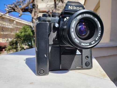 Περισσότερες πληροφορίες για "Nikon F3 HP με Nikon Motor Drive MD-4 και Flash Nikon SB-12"