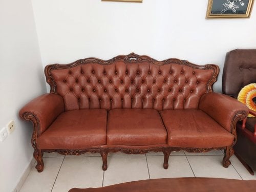 Περισσότερες πληροφορίες για "ΣΑΛΟΝΙ ΔΕΡΜΑΤΙΝΟ"