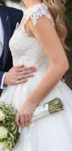 Περισσότερες πληροφορίες για "Νυφικό πριγκιπικό με δαντέλα"
