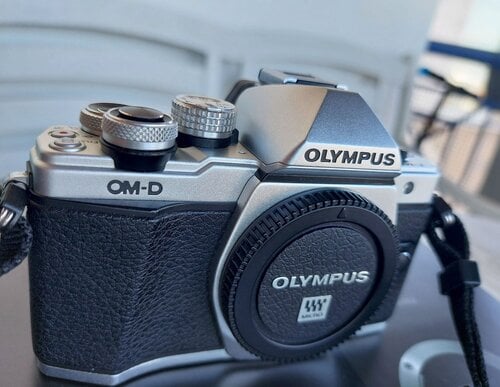 Περισσότερες πληροφορίες για "Olympus OM-D EM10 mk II (Μόνο Σώμα) με Πλήρες Πακέτο"