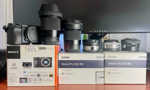 Περισσότερες πληροφορίες για "Sony a6000 + 5 φακοί (Sigma 16mm 1.4, Sigma 30mm 1.4, Sony 16mm, Sony 16-50, Ultra Wide Converter)"