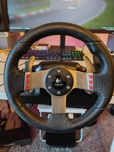 Περισσότερες πληροφορίες για "Logitech G27"