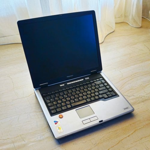 Περισσότερες πληροφορίες για "Toshiba Satellite A50-109"