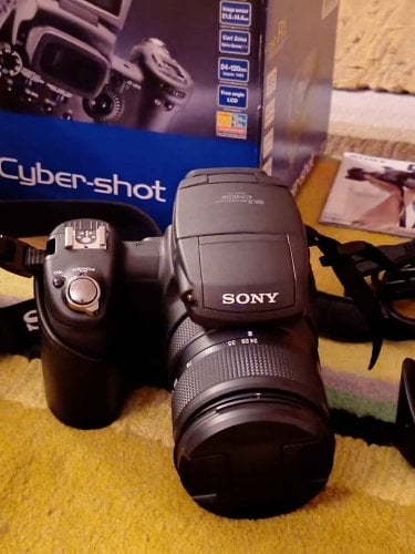 Περισσότερες πληροφορίες για "Sony R1 Carl zeiss vario sonnar φωτογραφικη - Αχρησιμοποιητη!"