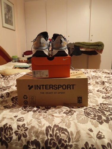 Περισσότερες πληροφορίες για "Nike Vomero 17 No. 40"