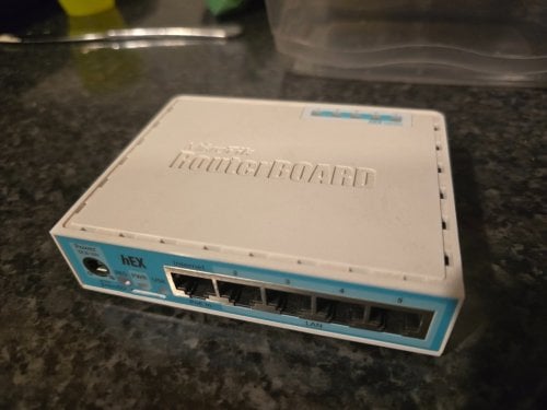 Περισσότερες πληροφορίες για "MikroTik hEX RB750Gr3"